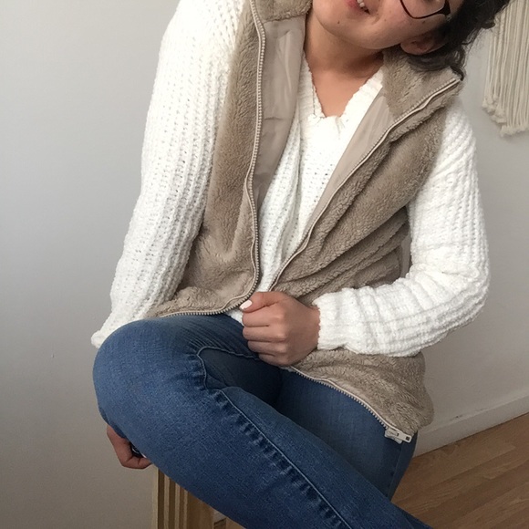 NWT Soft Fleece Soft Vest - Picture 4 of 6